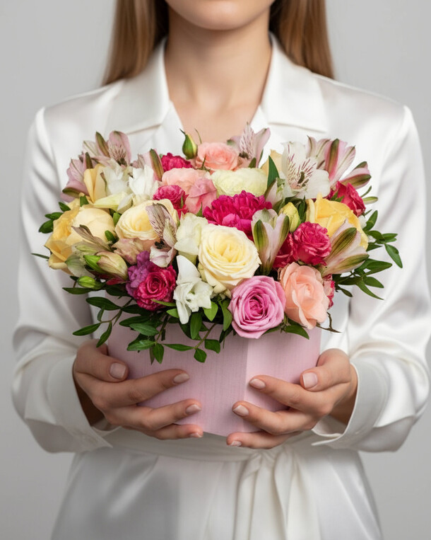 Цветы в коробке "сердечное признание", артикул F91686 - 8600 рублей, доставка по городу. Flawery - доставка цветов