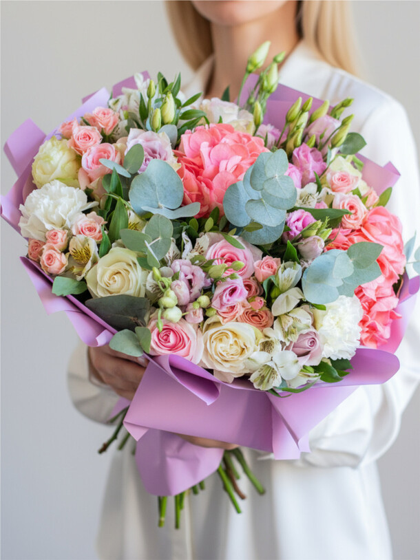 Букет с гортензией "природная магия", артикул F98147 - 14800 рублей, доставка по городу. Flawery - доставка цветов