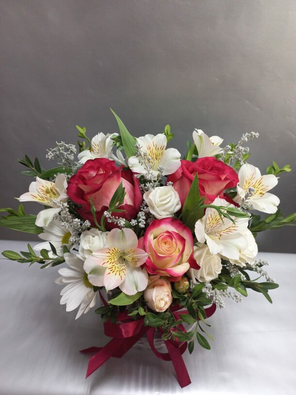 Корзина с розами, артикул F1153235 - 3383 рублей, доставка по городу. Flawery - доставка цветов