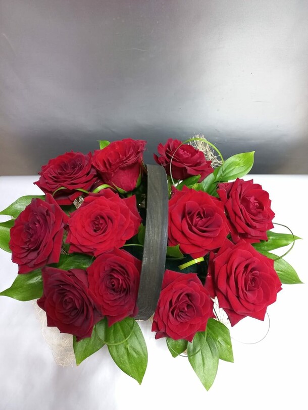 Корзина красных роз, артикул F1161603 - 6050 рублей, доставка по городу. Flawery - доставка цветов