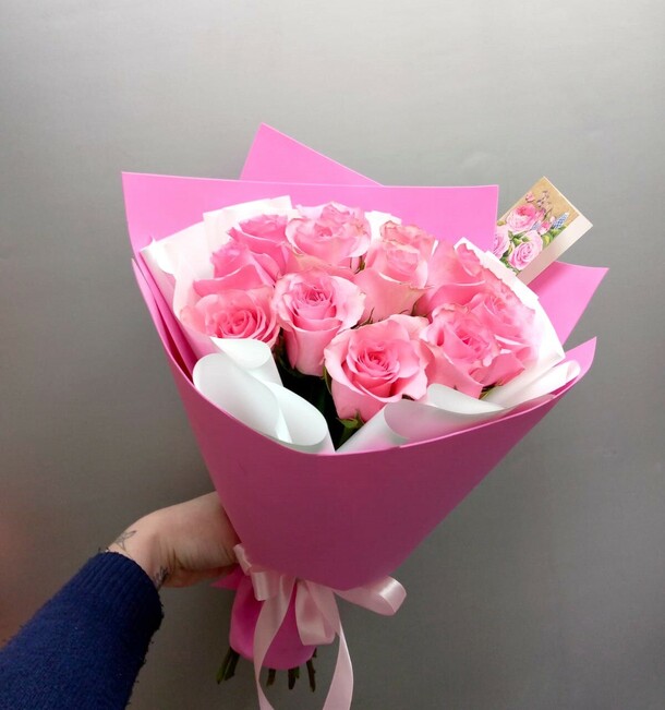 Букет  из 13 роз, артикул F1244563 - 3947 рублей, доставка по городу. Flawery - доставка цветов