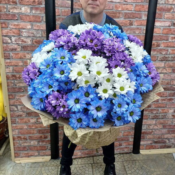 Охапка кустовых хризантем, артикул F1088988 - 10650 рублей, доставка по городу. Flawery - доставка цветов