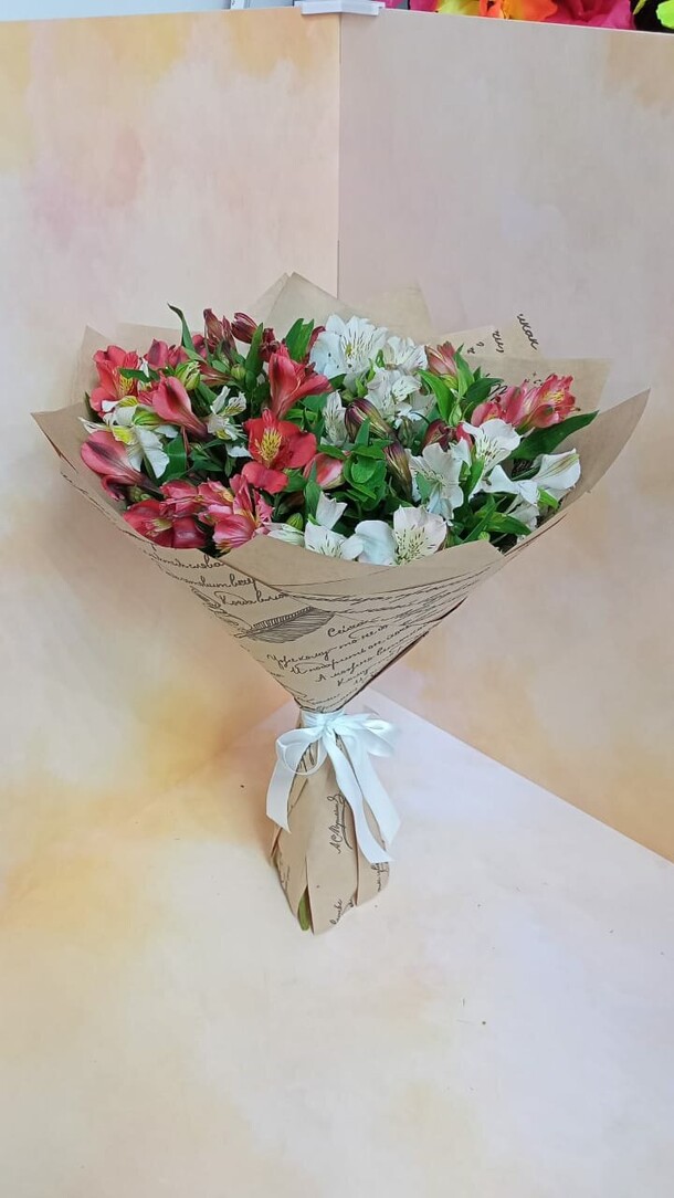 Моно букет альстромерий 15 шт, артикул F1291578 - 5650 рублей, доставка по городу. Flawery - доставка цветов