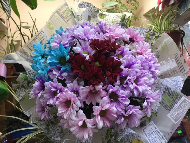 Букет ярких ромашек, артикул F63806 - 2820 рублей, доставка по городу. Flawery - доставка цветов