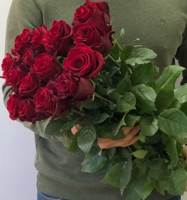 Букет эквадорских роз «эксплоер 15», артикул F65178 - 7500 рублей, доставка по городу. Flawery - доставка цветов
