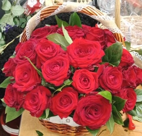 Корзинка 35 ред наоми, артикул F69577 - 12313 рублей, доставка по городу. Flawery - доставка цветов