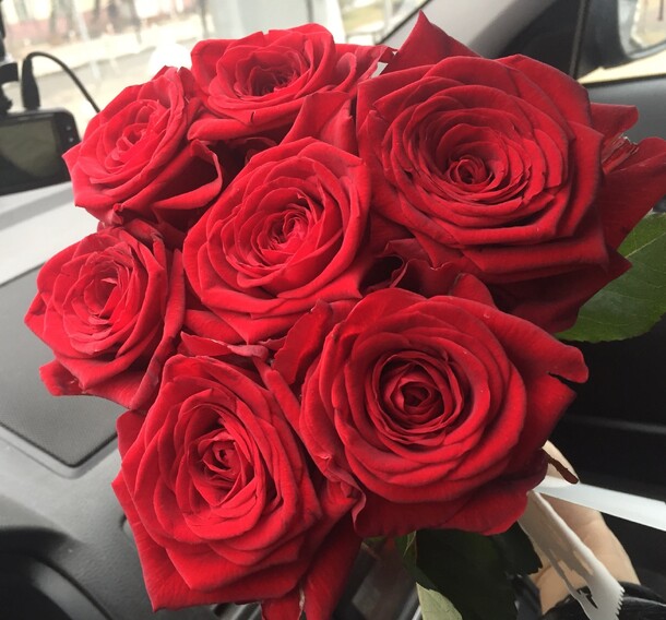 Букет 7 роз, артикул F69589 - 2189 рублей, доставка по городу. Flawery - доставка цветов