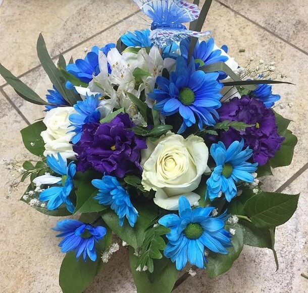 Коробка «незабудка», артикул F69604 - 4364 рублей, доставка по городу. Flawery - доставка цветов