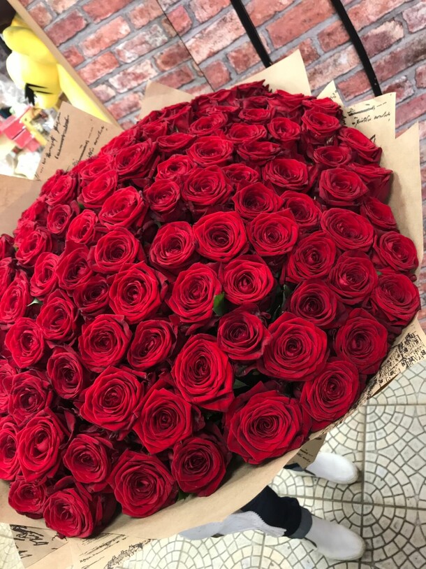 Букет «ред наоми 101», артикул F73144 - 29500 рублей, доставка по городу. Flawery - доставка цветов