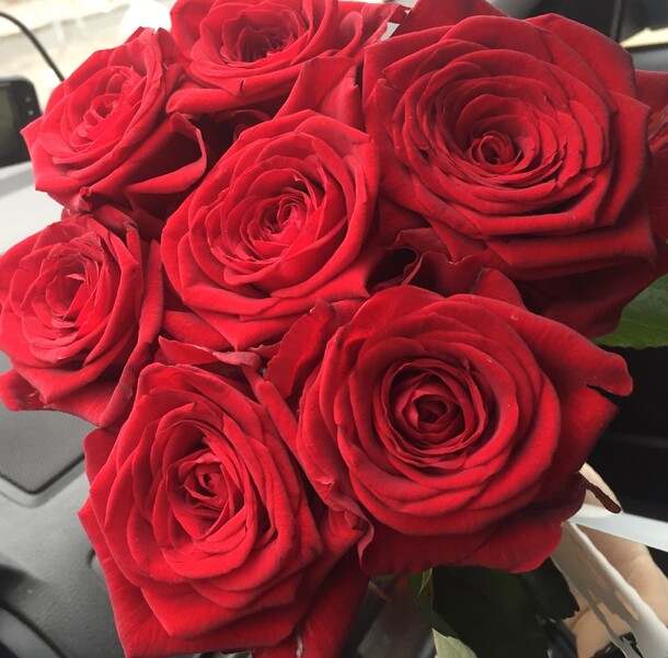 Букет «классика с ред наоми», артикул F75766 - 2659 рублей, доставка по городу. Flawery - доставка цветов