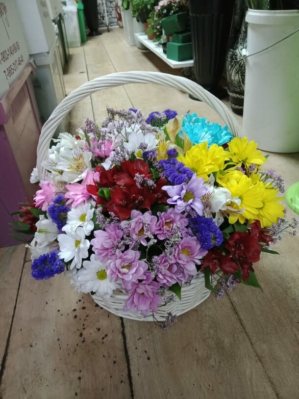 Корзинка «летняя», артикул F77937 - 9211 рублей, доставка по городу. Flawery - доставка цветов