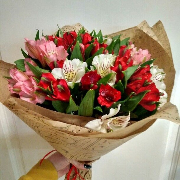 Букет альстромерия микс, артикул F79073 - 4950 рублей, доставка по городу. Flawery - доставка цветов