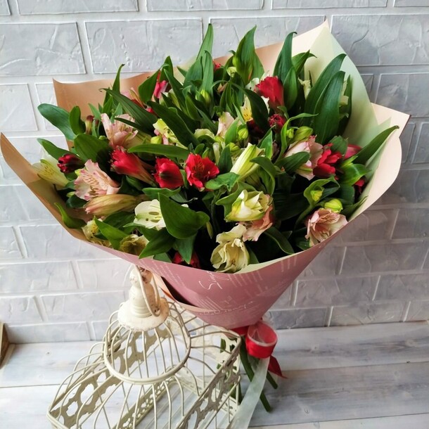 Букет «альстра», артикул F79079 - 4300 рублей, доставка по городу. Flawery - доставка цветов