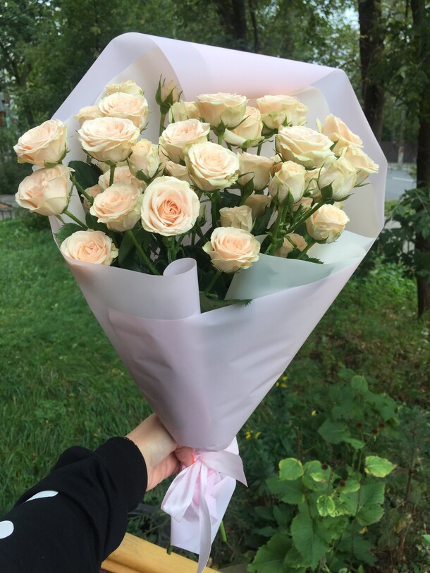 Букетик кустовых роз, артикул F94856 - 5280 рублей, доставка по городу. Flawery - доставка цветов