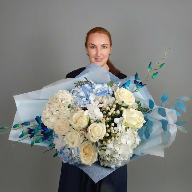 Electric blue гортензии, артикул F108657 - 9305 рублей, доставка по городу. Flawery - доставка цветов