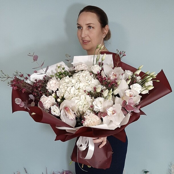 Зимняя вишня, артикул F1092223 - 12088 рублей, доставка по городу. Flawery - доставка цветов