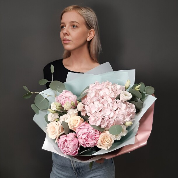 Пионовая нежность, артикул F1093141 - 9063 рублей, доставка по городу. Flawery - доставка цветов