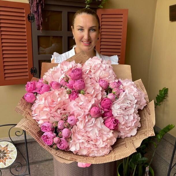 Мисти земляника, артикул F1136260 - 10636 рублей, доставка по городу. Flawery - доставка цветов