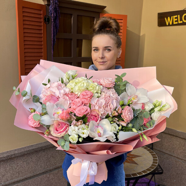 Первый поцелуй, артикул F1225302 - 11483 рублей, доставка по городу. Flawery - доставка цветов