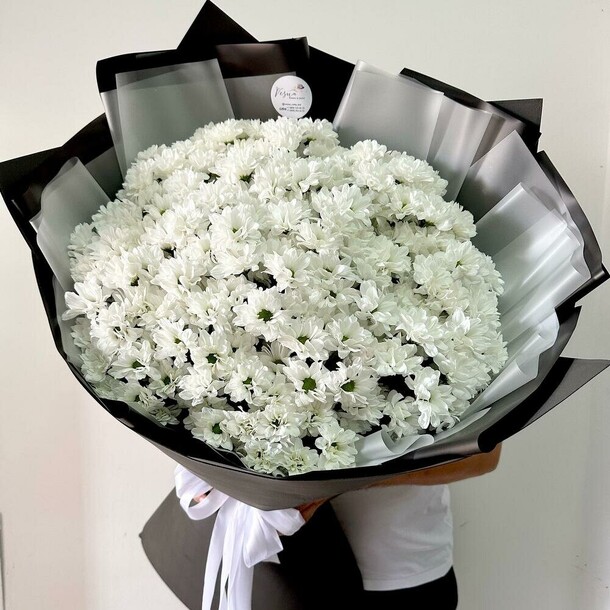 Букет-гигант из ромашковой хризантемы, артикул F115481 - 10485 рублей, доставка по городу. Flawery - доставка цветов