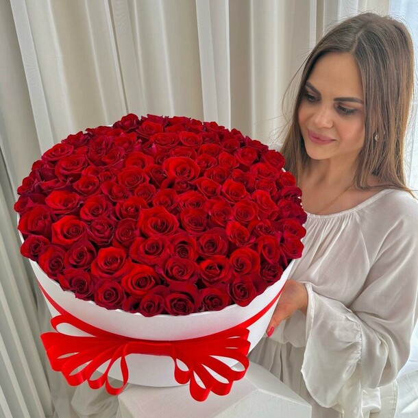 101 красная роза в коробке, артикул F1293727 - 21785 рублей, доставка по городу. Flawery - доставка цветов