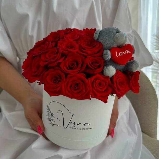 Розы в коробке🌿, артикул F1303098 - 6785 рублей, доставка по городу. Flawery - доставка цветов