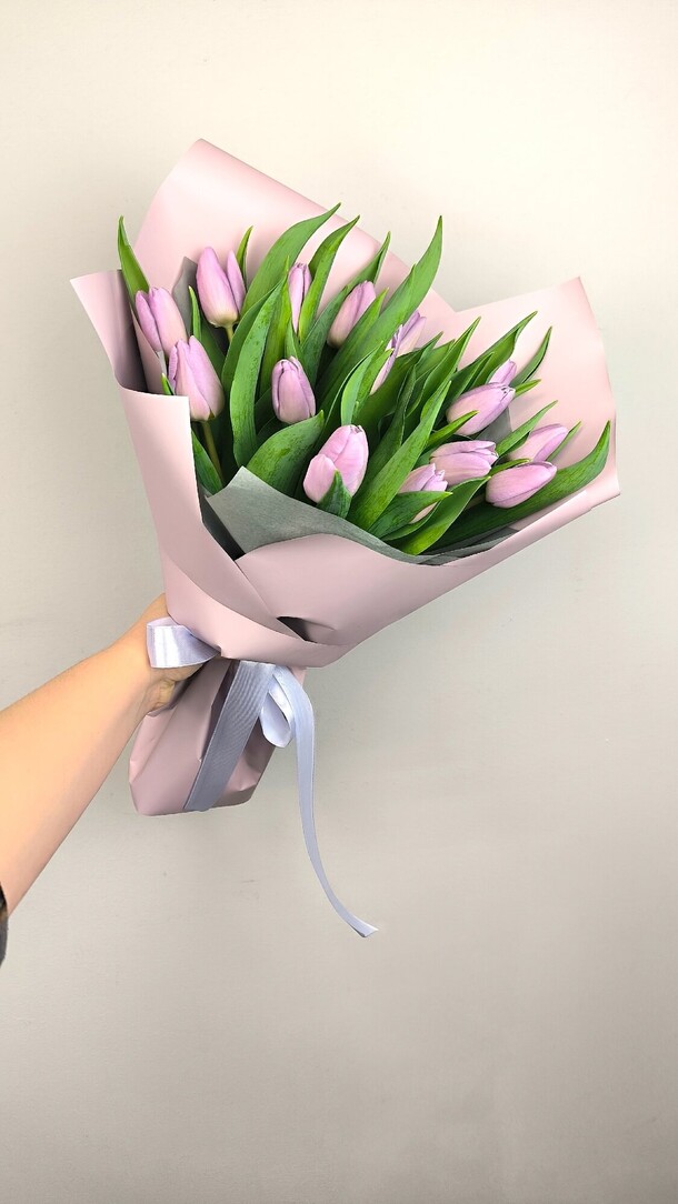 Букет из 15 тюльпанов, артикул F1361816 - 4290 рублей, доставка по городу. Flawery - доставка цветов