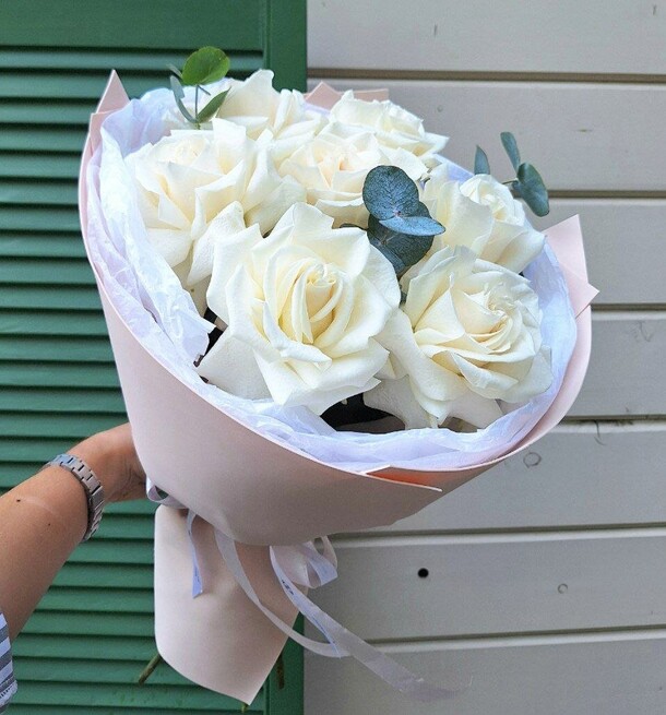 Современная классика, артикул F1428896 - 4670 рублей, доставка по городу. Flawery - доставка цветов