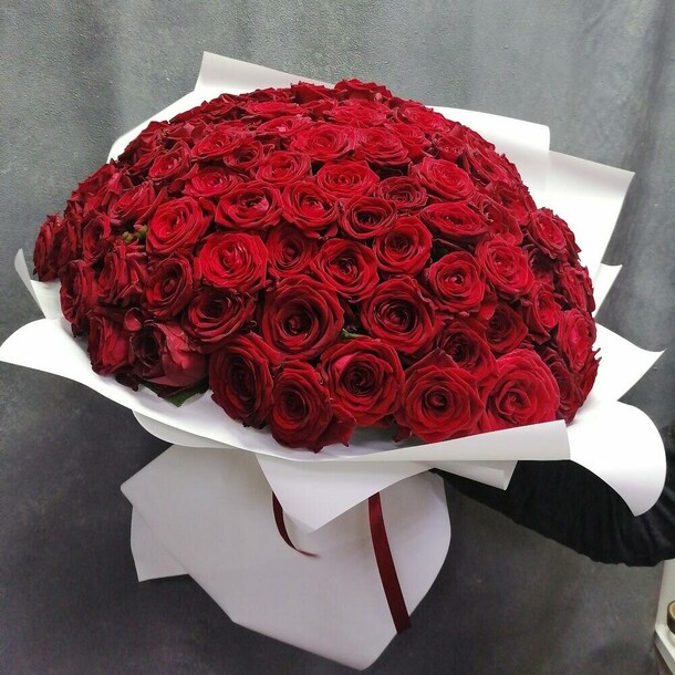 101 красная роза, артикул F102015 - 8590 рублей, доставка по городу. Flawery - доставка цветов
