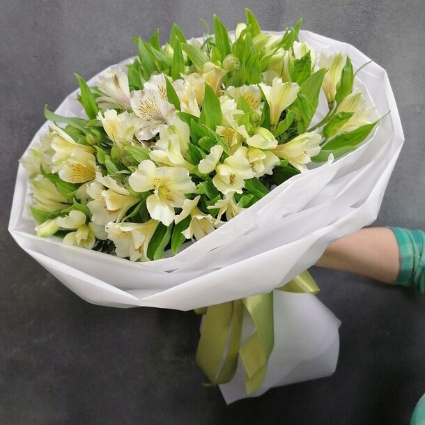 Счастливая история альстромерии, артикул F102041 - 2182 рублей, доставка по городу. Flawery - доставка цветов