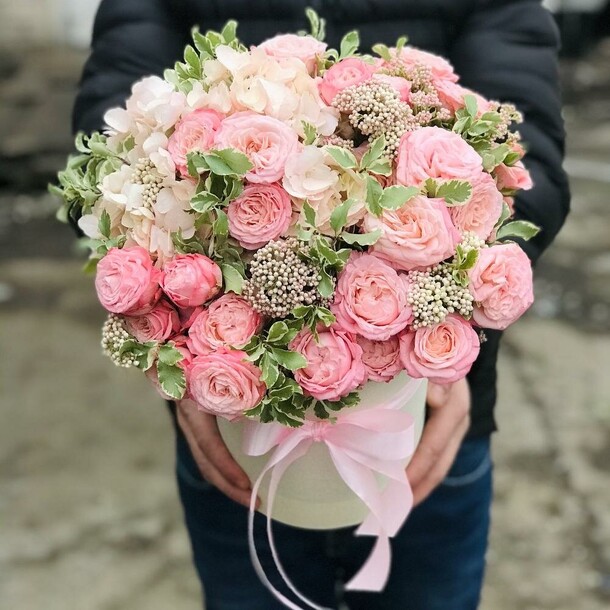 Нежный микс, артикул F102586 - 3843 рублей, доставка по городу. Flawery - доставка цветов