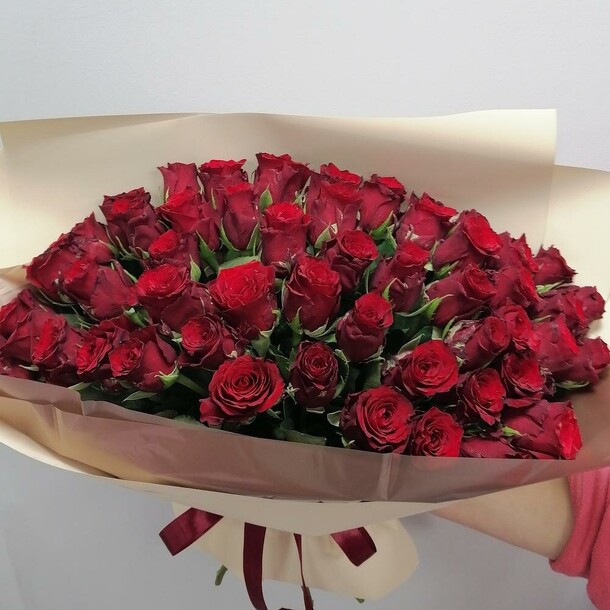 Бархатное облачко из 51 ой розы, артикул F103572 - 4980 рублей, доставка по городу. Flawery - доставка цветов