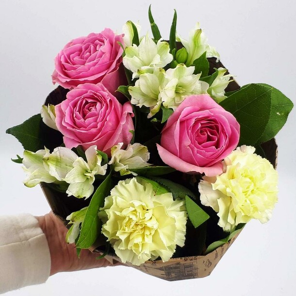 Романтичный букет "поэтесса", артикул F106196 - 1590 рублей, доставка по городу. Flawery - доставка цветов