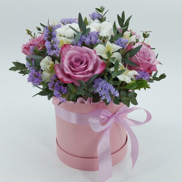 Коробочка "сиреневые облака", артикул F1067173 - 2719 рублей, доставка по городу. Flawery - доставка цветов