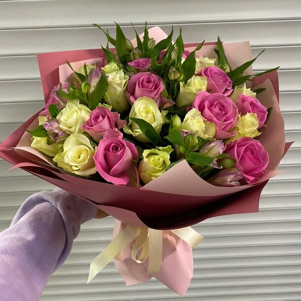 Розы и альстромерии, артикул F1067182 - 2910 рублей, доставка по городу. Flawery - доставка цветов