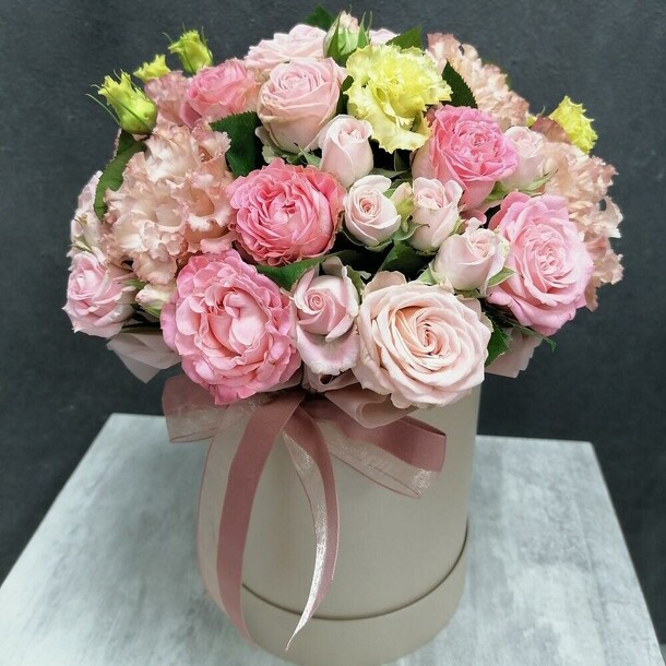 "персик" из пионовидных роз и лизиантуса, артикул F1068840 - 2990 рублей, доставка по городу. Flawery - доставка цветов