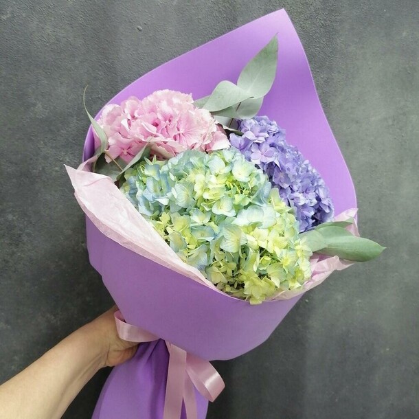 Микс гортензии с эвкалиптом, артикул F1071249 - 2650 рублей, доставка по городу. Flawery - доставка цветов