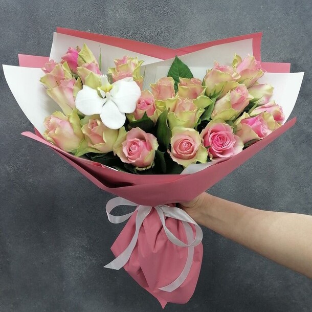 Loves💞 (21 роза), артикул F108452 - 2880 рублей, доставка по городу. Flawery - доставка цветов