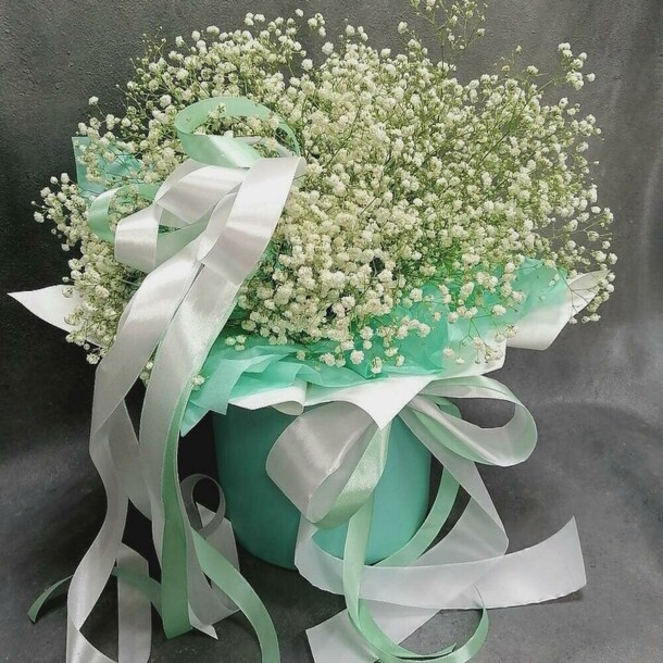 Бокс с белой гипсофилой, артикул F1090005 - 2950 рублей, доставка по городу. Flawery - доставка цветов