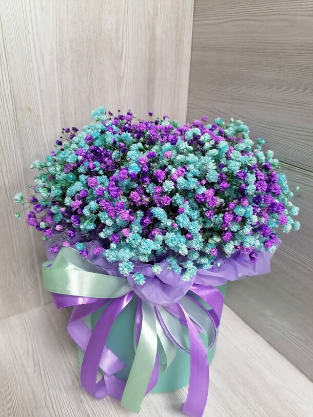 Яркий бокс с гипсофилой, артикул F1090710 - 1893 рублей, доставка по городу. Flawery - доставка цветов