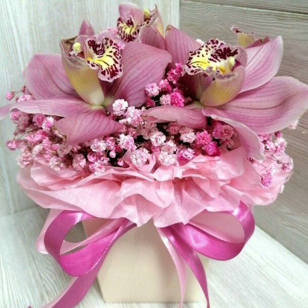 Орхидея с гипсофилой в боксе, артикул F1098732 - 1969 рублей, доставка по городу. Flawery - доставка цветов