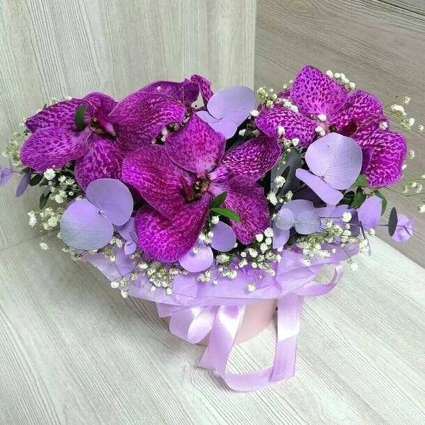 Бокс с сиреневой орхидеей "vanda", артикул F1099014 - 3265 рублей, доставка по городу. Flawery - доставка цветов