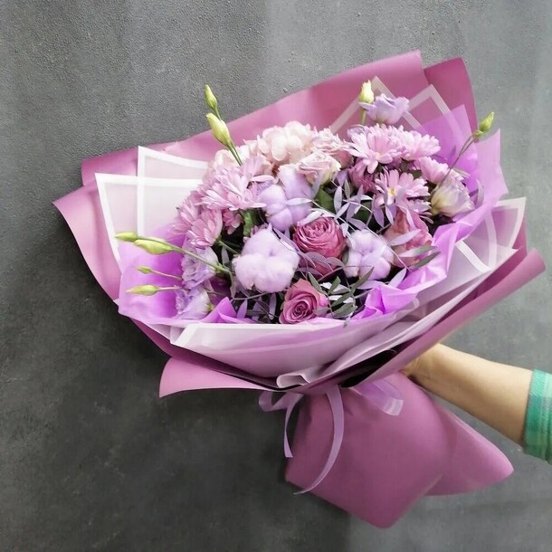 Нежный букет с хлопком, артикул F1099091 - 3843 рублей, доставка по городу. Flawery - доставка цветов