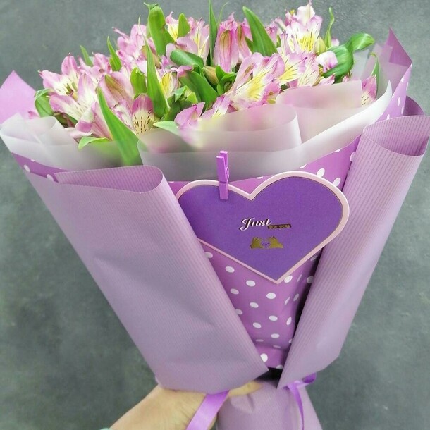 9 альстромерий в стильной упаковке😍, артикул F111045 - 1990 рублей, доставка по городу. Flawery - доставка цветов