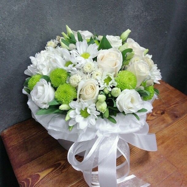 Свежесть раннего утра с хризантемами, артикул F1110639 - 1980 рублей, доставка по городу. Flawery - доставка цветов