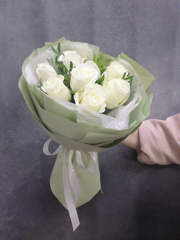 Букет белоснежка из белых роз, артикул F1119206 - 1660 рублей, доставка по городу. Flawery - доставка цветов