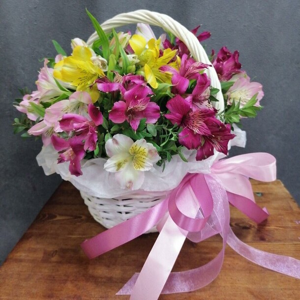 Альстромерия микс, артикул F1126314 - 3790 рублей, доставка по городу. Flawery - доставка цветов