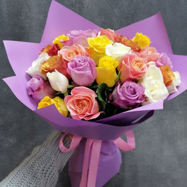 Микс 25 роз, артикул F1130076 - 2890 рублей, доставка по городу. Flawery - доставка цветов