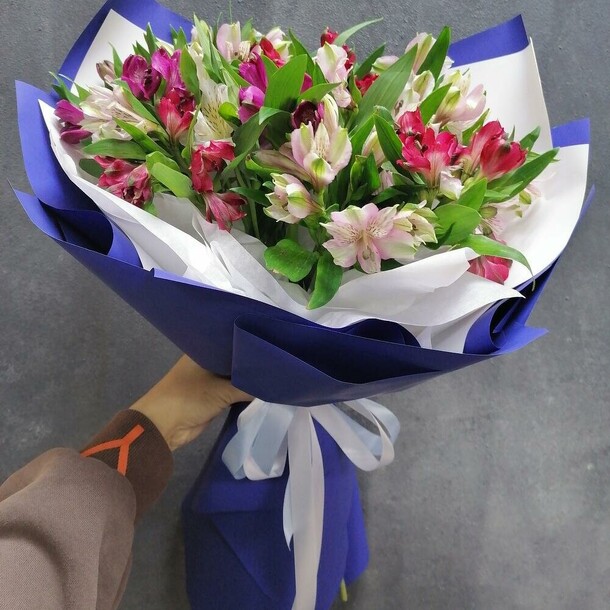 15 альстромерий микс, артикул F1140803 - 2471 рублей, доставка по городу. Flawery - доставка цветов