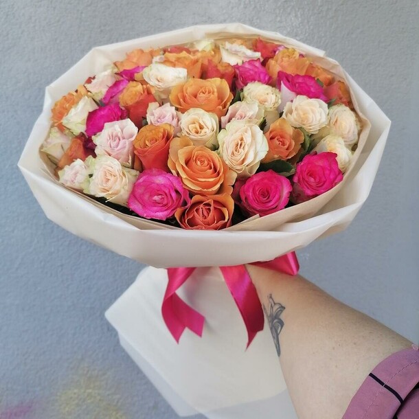 51 роза кения, артикул F1146589 - 4570 рублей, доставка по городу. Flawery - доставка цветов